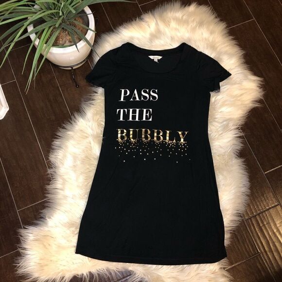 Soma cool night sleepshirt
“Pass The Bubbly” XS - Picture 2 of 7